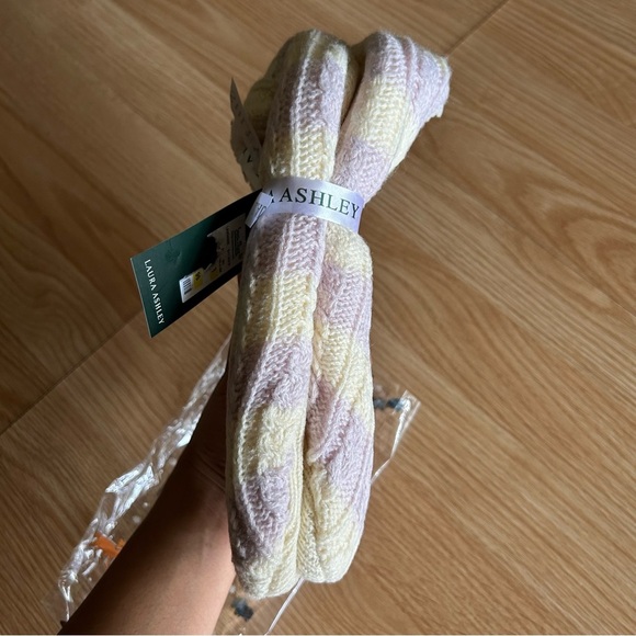 NWT Laura Ashley Lavender Slipper Socks One Size - Picture 4 of 4